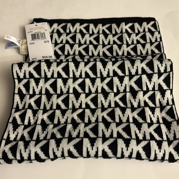 Michael Kors black and white monogrammed scarf with black border NWT - Picture 3 of 3